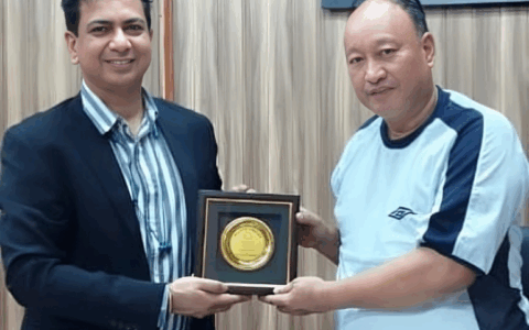 Shri Lalthansanga, Honourable Minister of Environment, Forests & Climate Change, Mizoram, being felicitated by Shri Abhijit Sharma